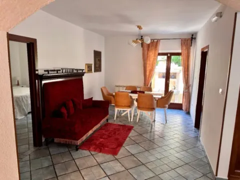 Izdavanje, dvosoban stan, 108m², Dobrota, Kotor - image 5