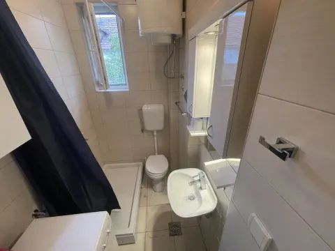 Izdavanje, dvosoban stan, 49m², Vračar, Šid - image 7