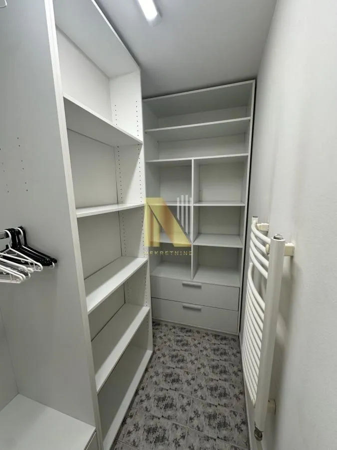 Izdavanje, kuća, 250m², Lipov gaj, Novi Sad Sve Podlokacije