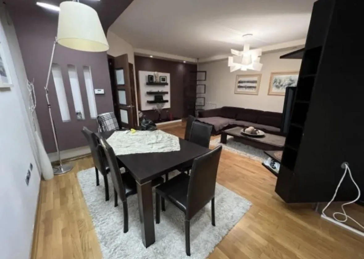 Izdavanje, jednosoban stan, 90m², Blok 6, Podgorica