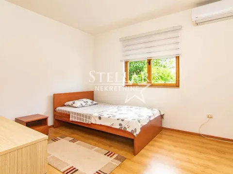 Izdavanje, kuća, 220m², Tološi, Podgorica - image 21