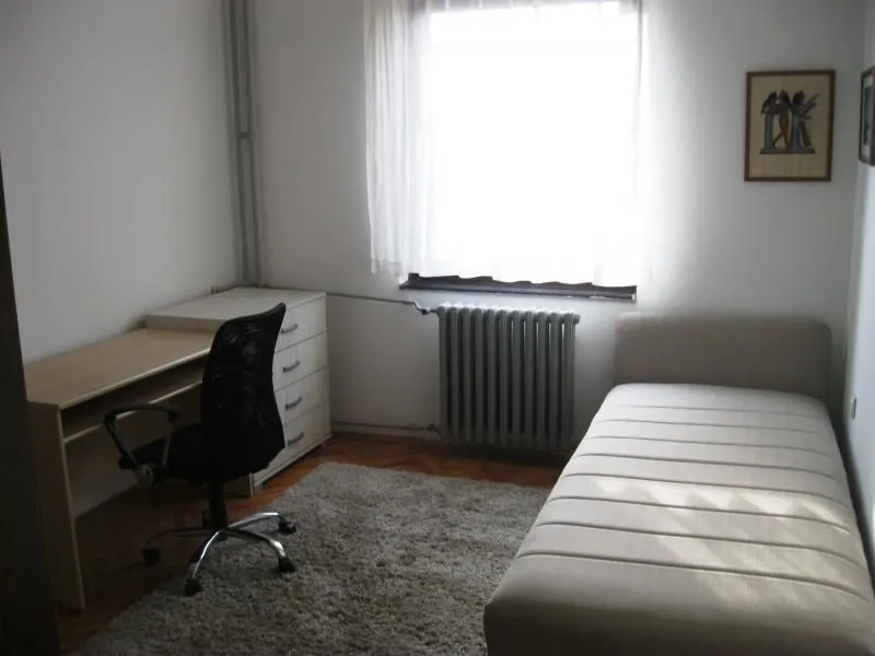Izdavanje, četvorosoban stan, 96m², Centar, Niš