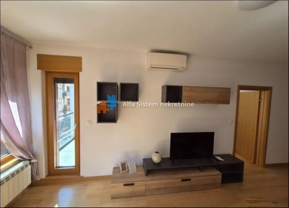 Rent, two bedroom apartment, 50m², Južni Bulevar, Vračar Sve Podlokacije
