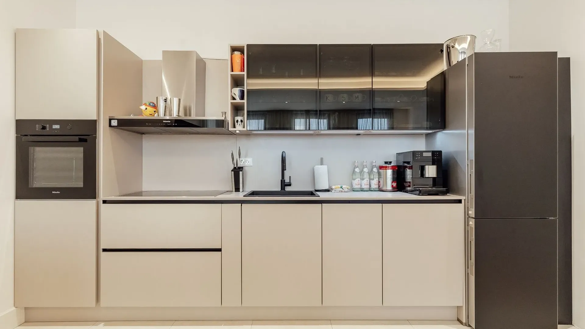 Prodaja, dvosoban stan, 103m², Centar, Kotor