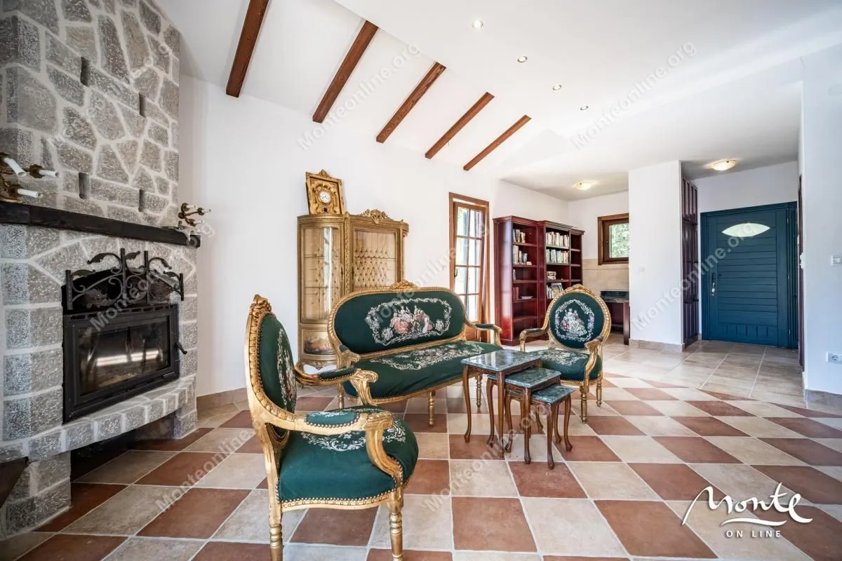 Prodaja, dvosoban stan, 92m², Kostanjica, Kotor