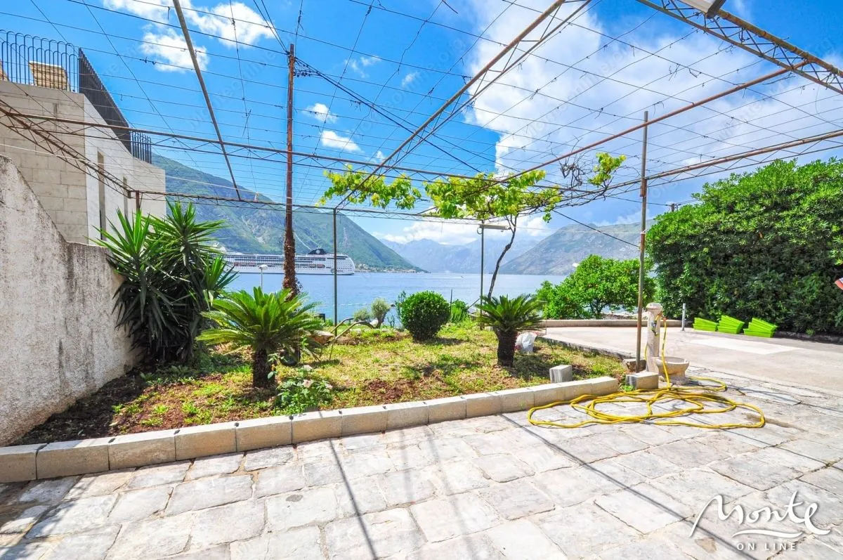 Sale, house, 1198m², Dobrota, Kotor