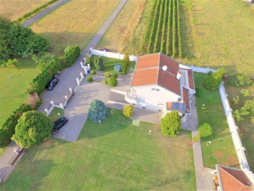 Prodaja, kuća, 320m², Tološi, Podgorica