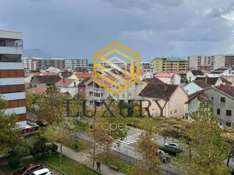 Prodaja, jednosoban stan, 70m², Stari Aerodrom, Podgorica - image 13