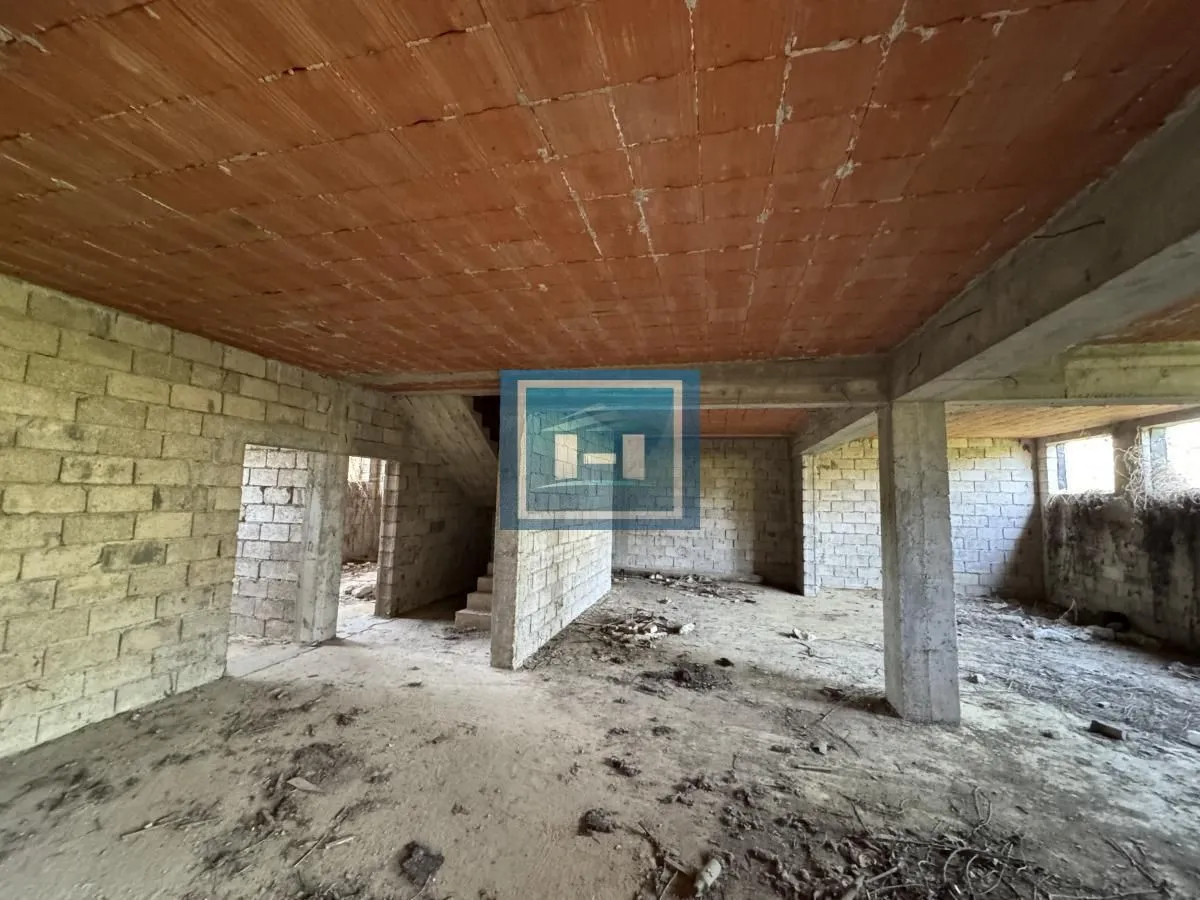 Prodaja, kuća, 685m², Moravski park, Ćuprija