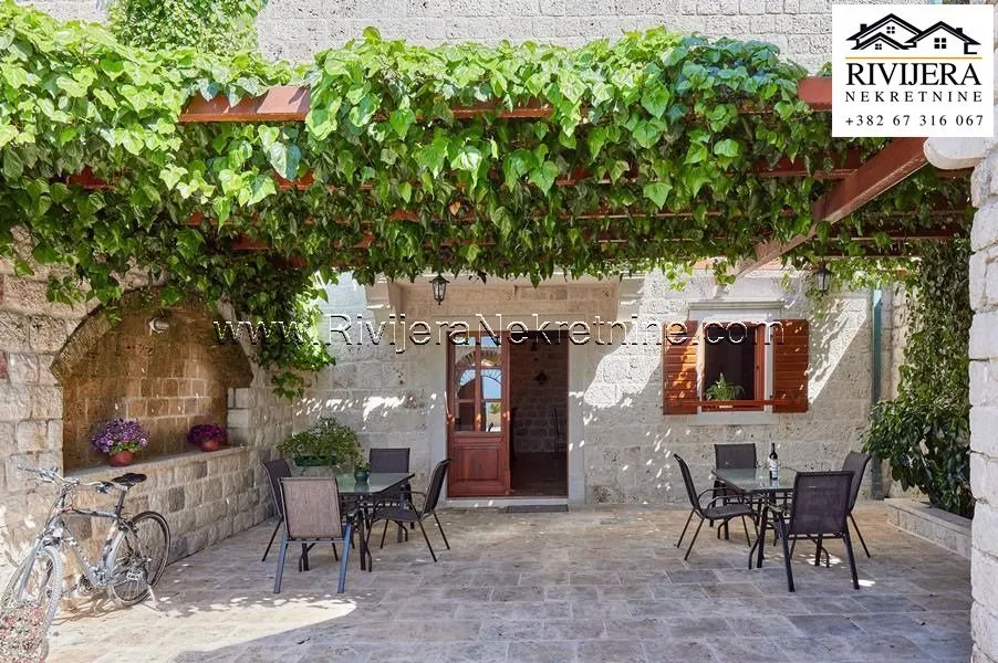 Sale, house, 450m², Dobrota, Kotor