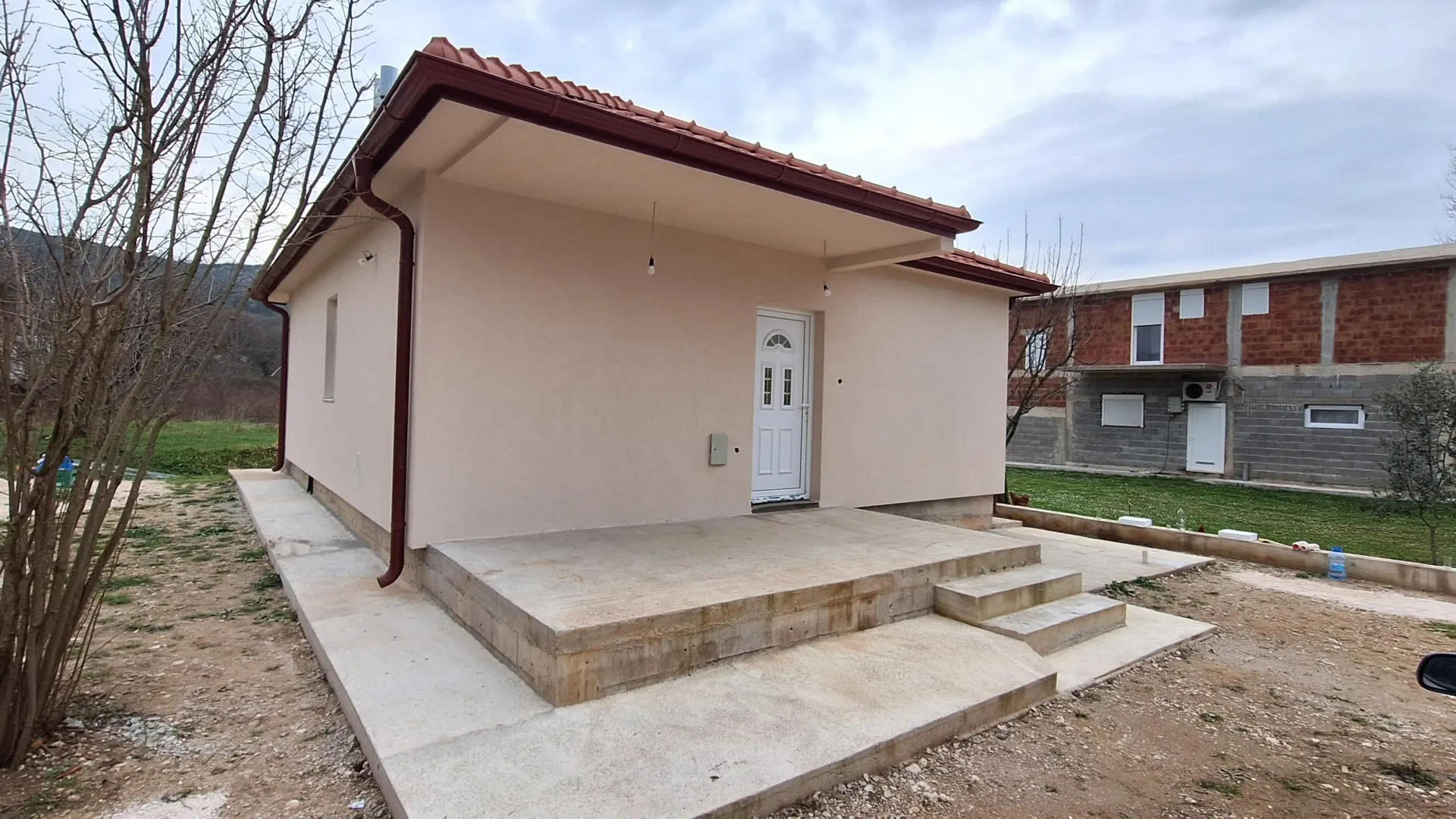 Izdavanje, kuća, 70m², Radanovići, Kotor