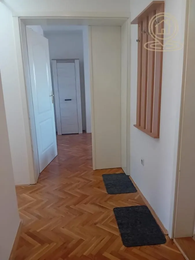 Izdavanje, dvosoban stan, 55m², Centar, Novi Sad