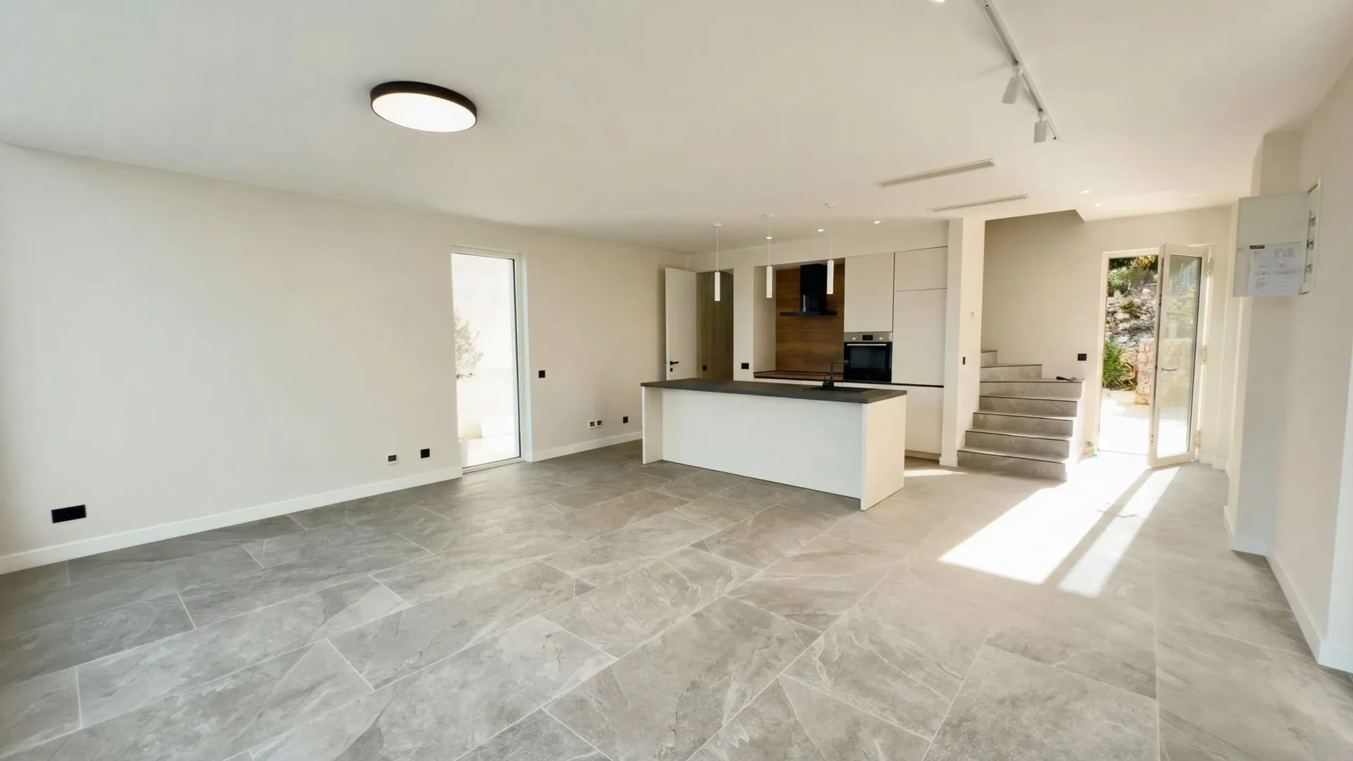 Prodaja, dvosoban stan, 119m², Krašići, Tivat