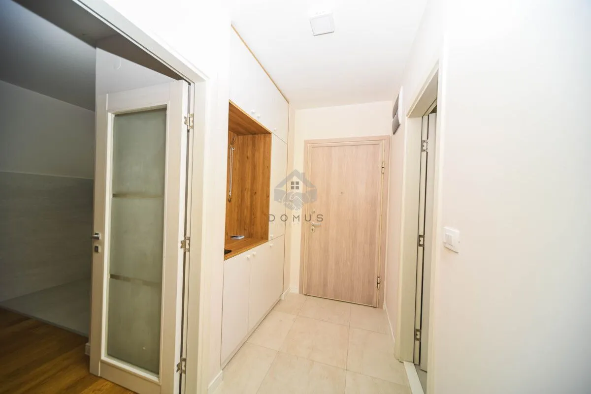 Izdavanje, jednosoban stan, 49m², Central Point, Podgorica