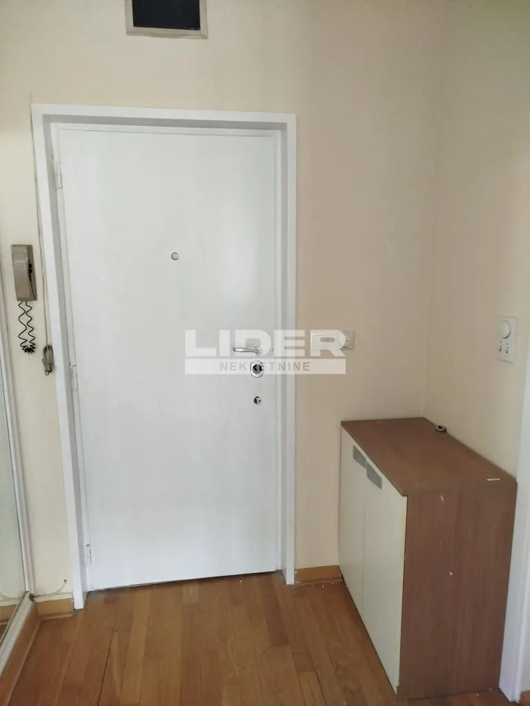 Rent, three bedroom apartment, 60m², Stari Grad, Beograd