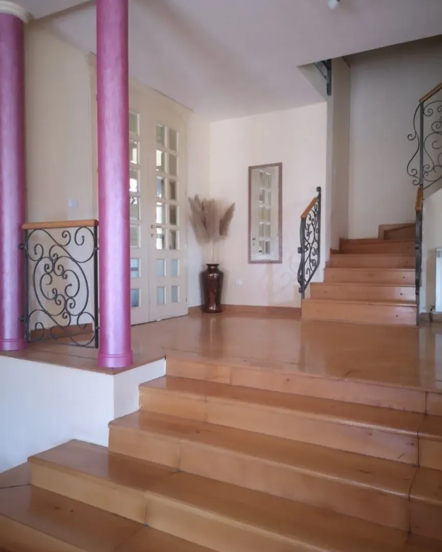Prodaja,  kuća, 392m2, Lazarevac, Beograd