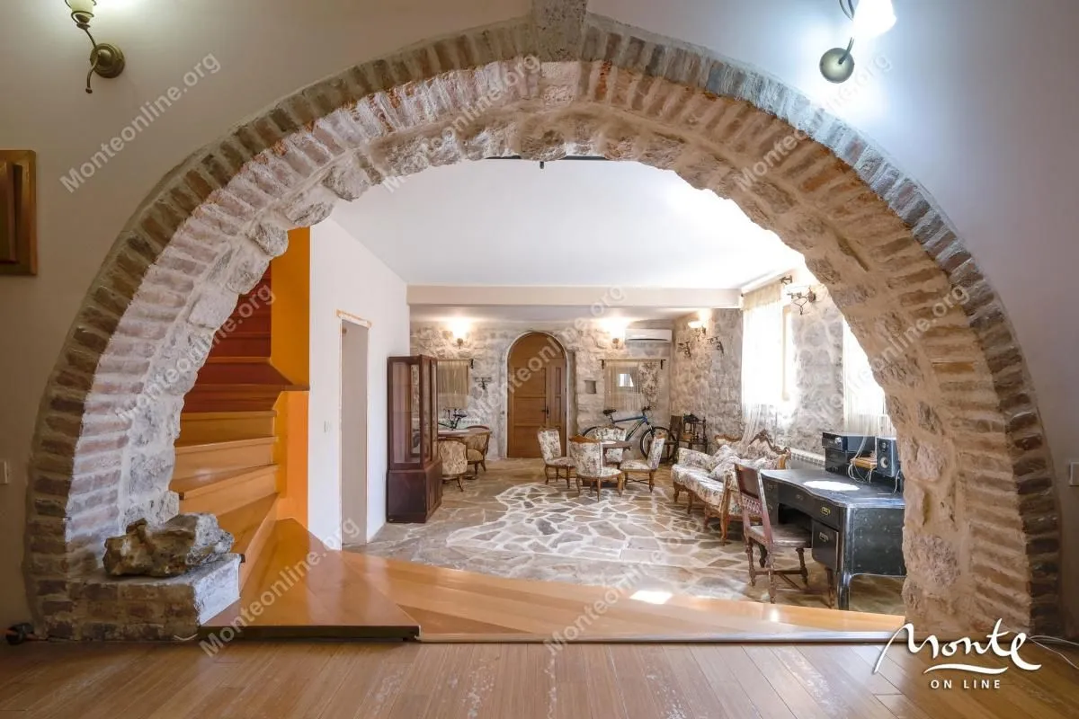 Prodaja, kuća, 500m², Orahovac, Kotor