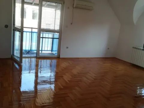 Izdavanje, stan, 38m², Zemun Gornji Grad, Zemun Sve Podlokacije - image 3