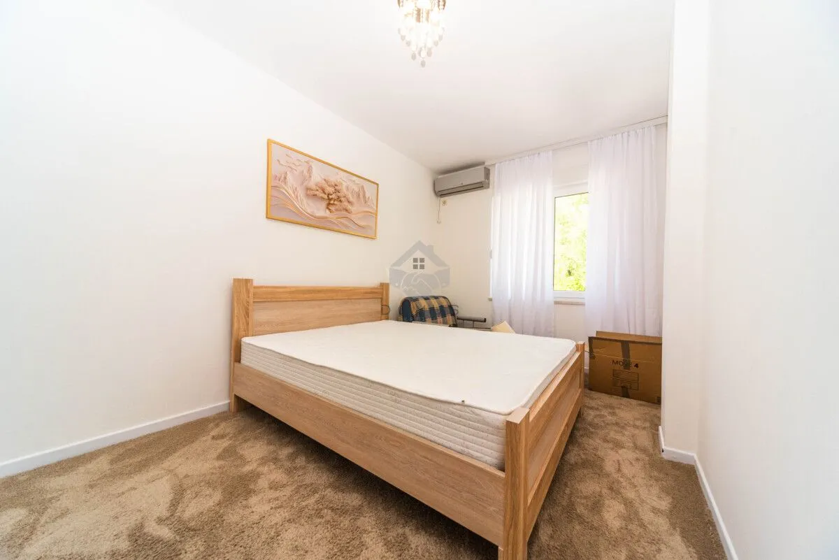 Rent, three bedroom apartment, 200m², Gorica C, Podgorica