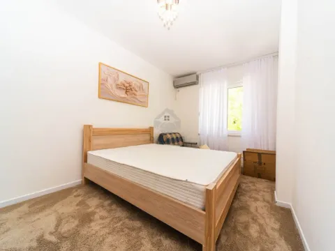 Izdavanje, trosoban stan, 200m², Gorica C, Podgorica - image 17