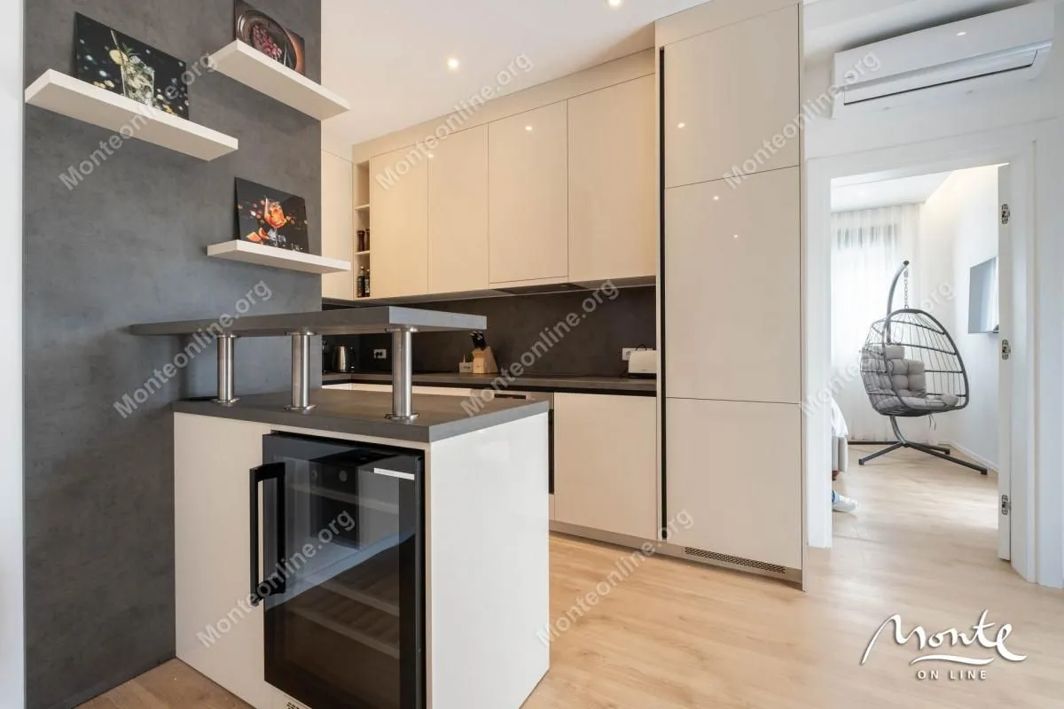Prodaja, dvosoban stan, 90m², Tivat, Crna Gora