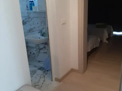 Daily-rent, two bedroom apartment, 30m², Dobra Voda, Budva - image 7