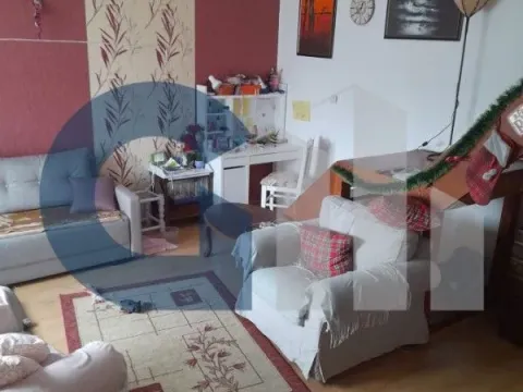 Prodaja, trosoban stan, 125m², Petlovo Brdo, Beograd - image 2