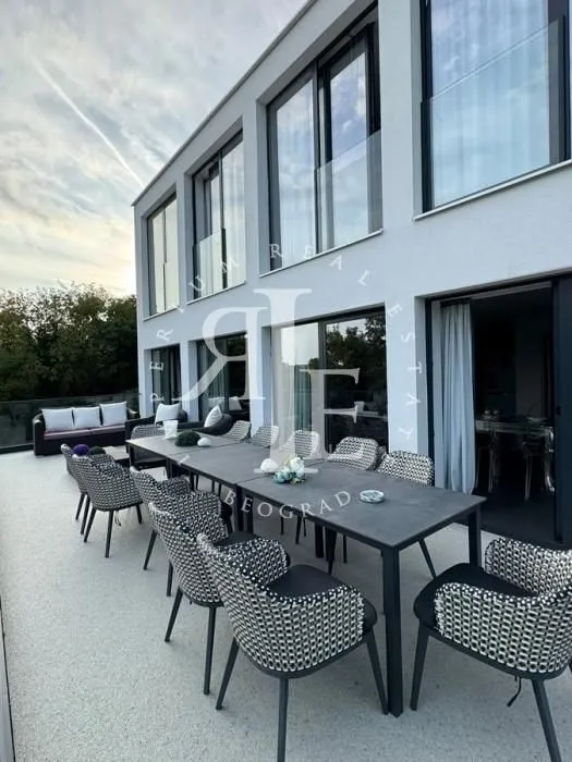 Prodaja, kuća, 270m², Sopot, Beograd