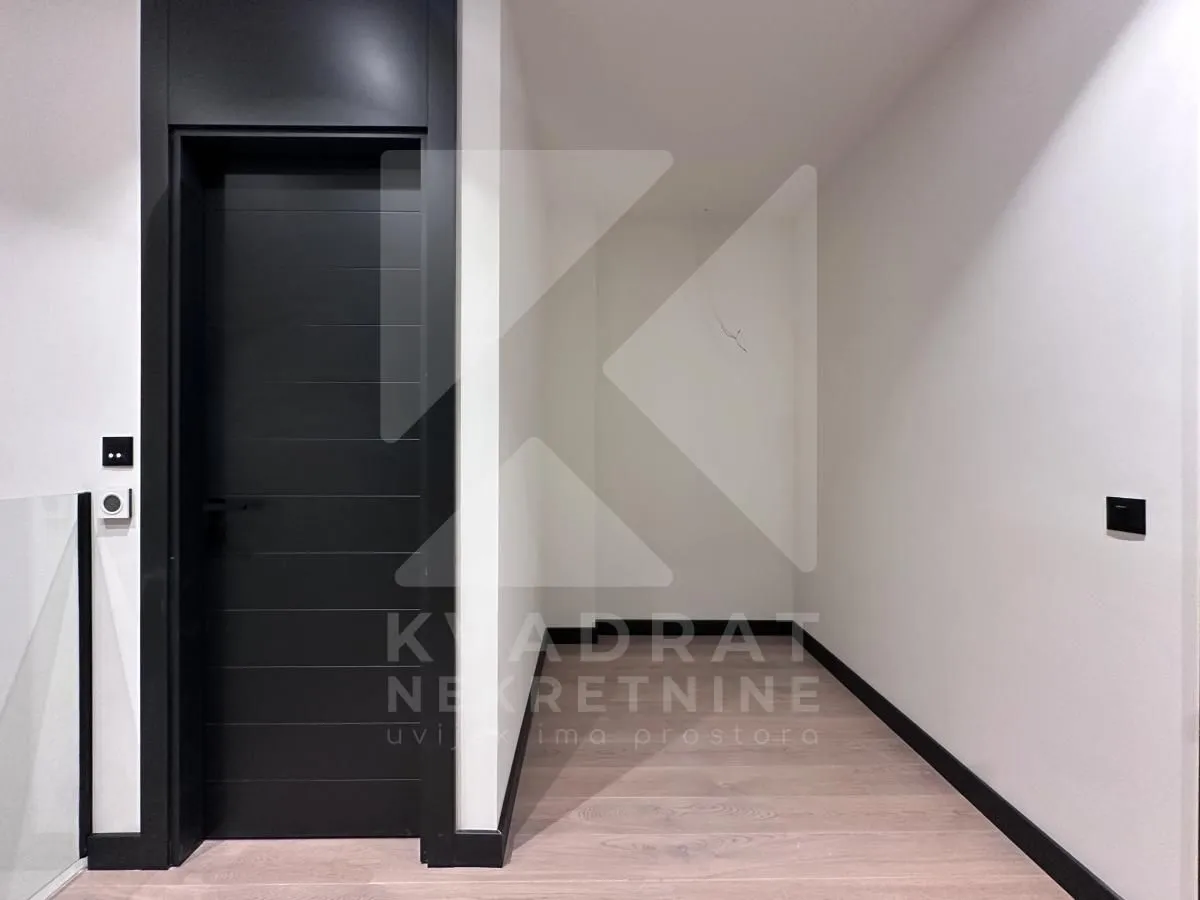 Prodaja, četvorosoban stan, 107m², Centar, Kolašin