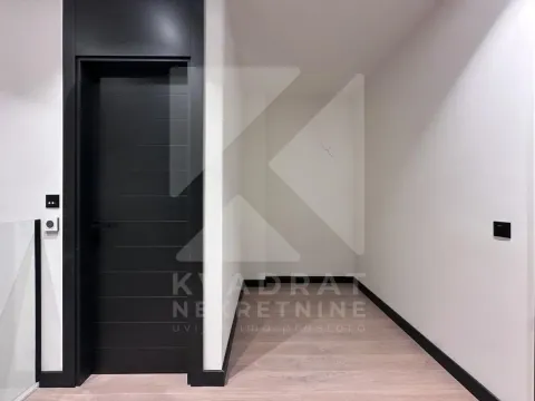 Prodaja, četvorosoban stan, 107m², Centar, Kolašin - image 10