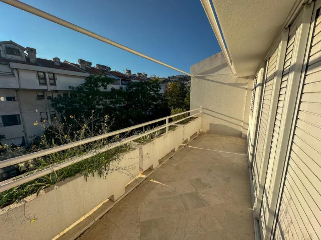 Izdavanje, trosoban stan, 114m², Momišići, Podgorica