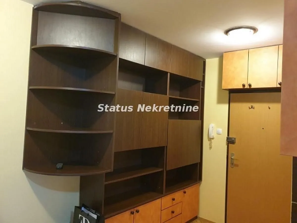 Izdavanje, garsonjera, 22m², Rotkvarija, Novi Sad Sve Podlokacije