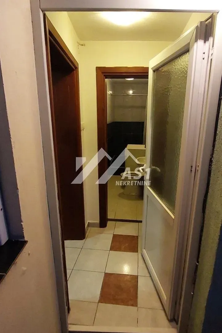 Izdavanje, jednosoban stan, 29m², Salajka, Novi Sad Sve Podlokacije