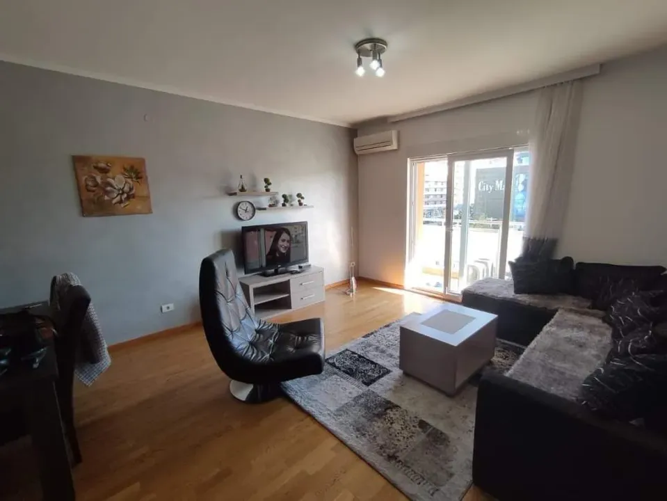 Izdavanje, dvosoban stan, 53m², City Kvart, Podgorica