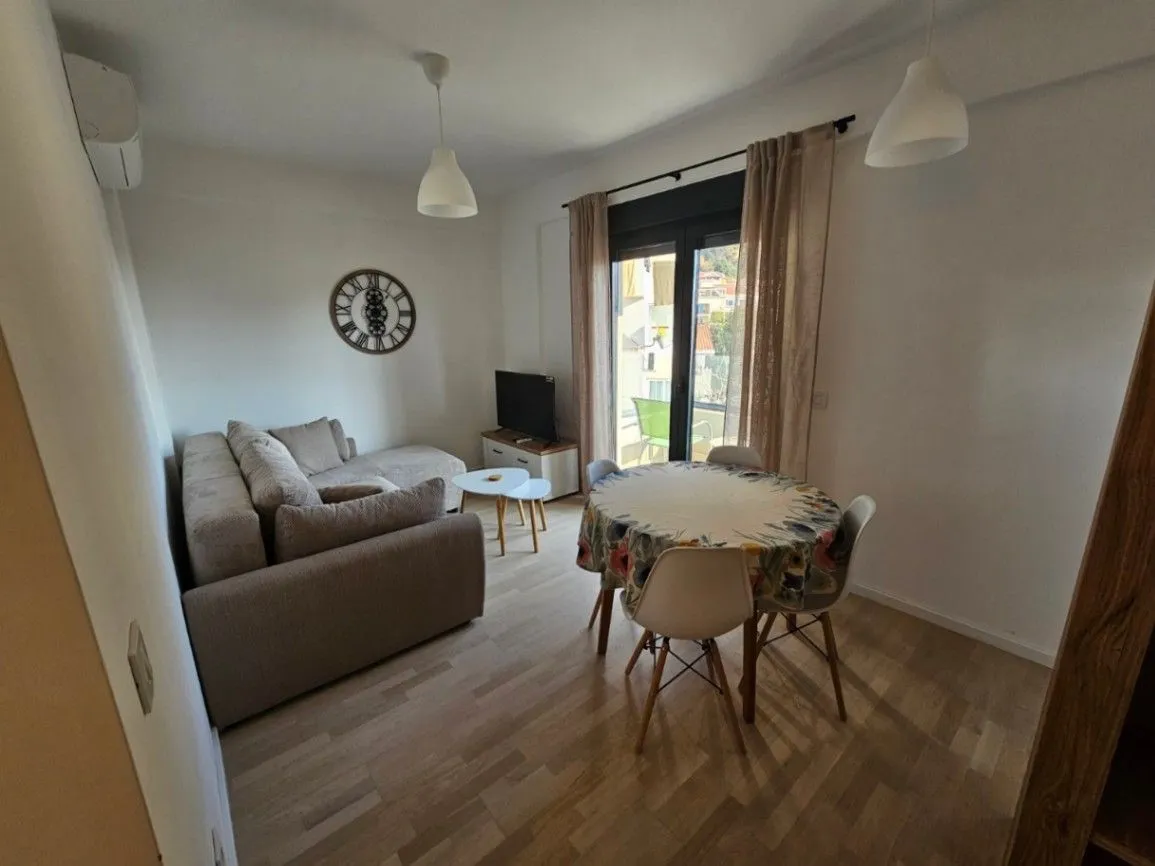 Izdavanje, jednosoban stan, 45m², Budva, Crna Gora