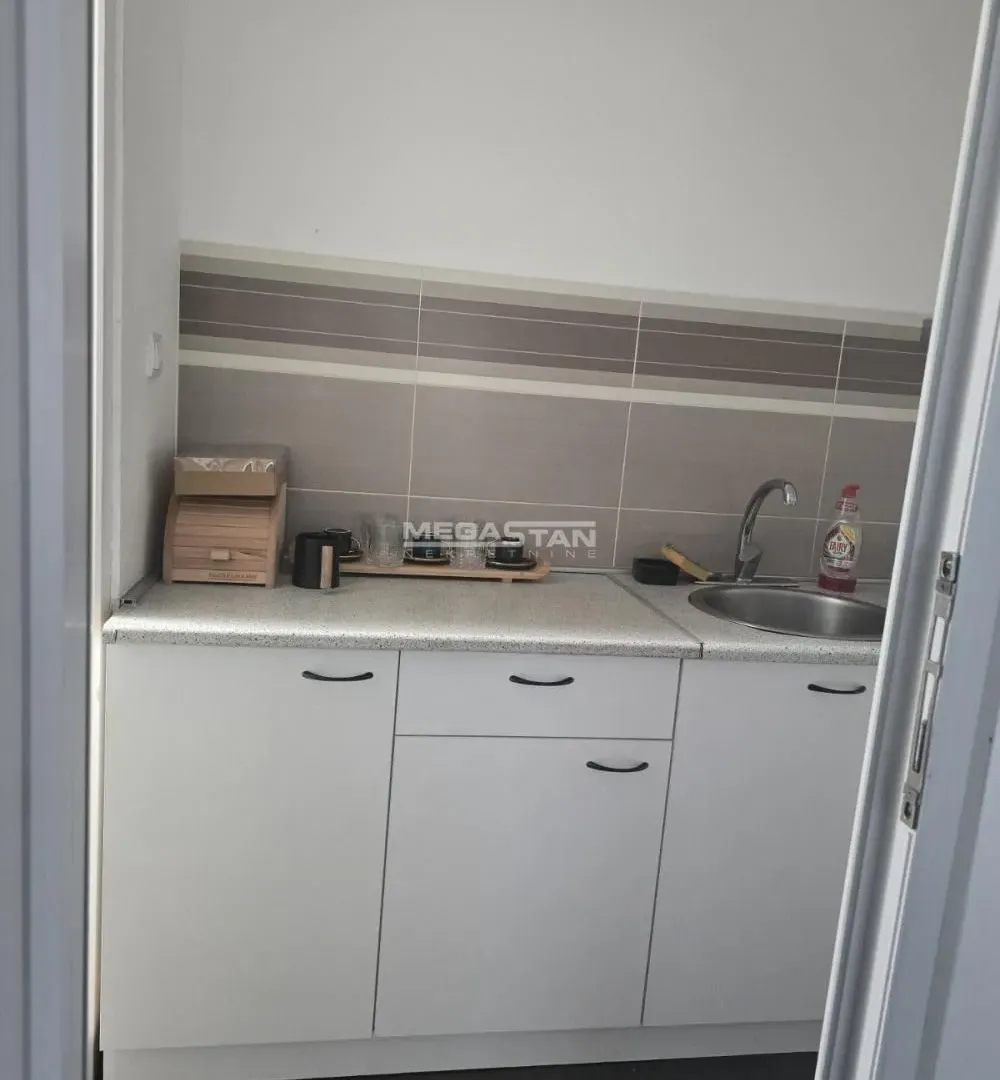 Rent, office space, 330m², Žarkovo, Beograd