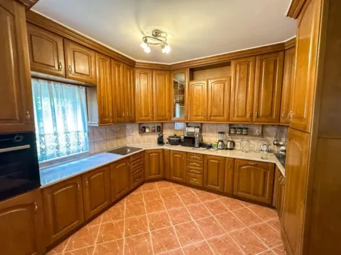 Izdavanje, kuća, 500m², Gorica C, Podgorica - image 11