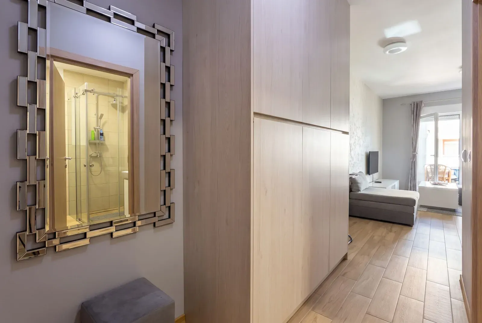 Izdavanje, jednosoban stan, 31m², Budva, Crna Gora