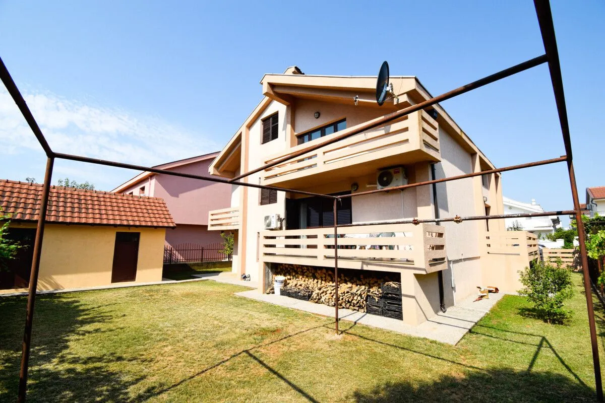 Prodaja, kuća, 300m², Stari Aerodrom, Podgorica