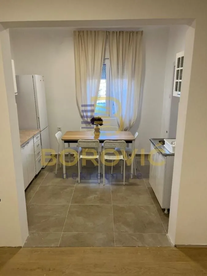 Kitchen with a dining area and a dining table.