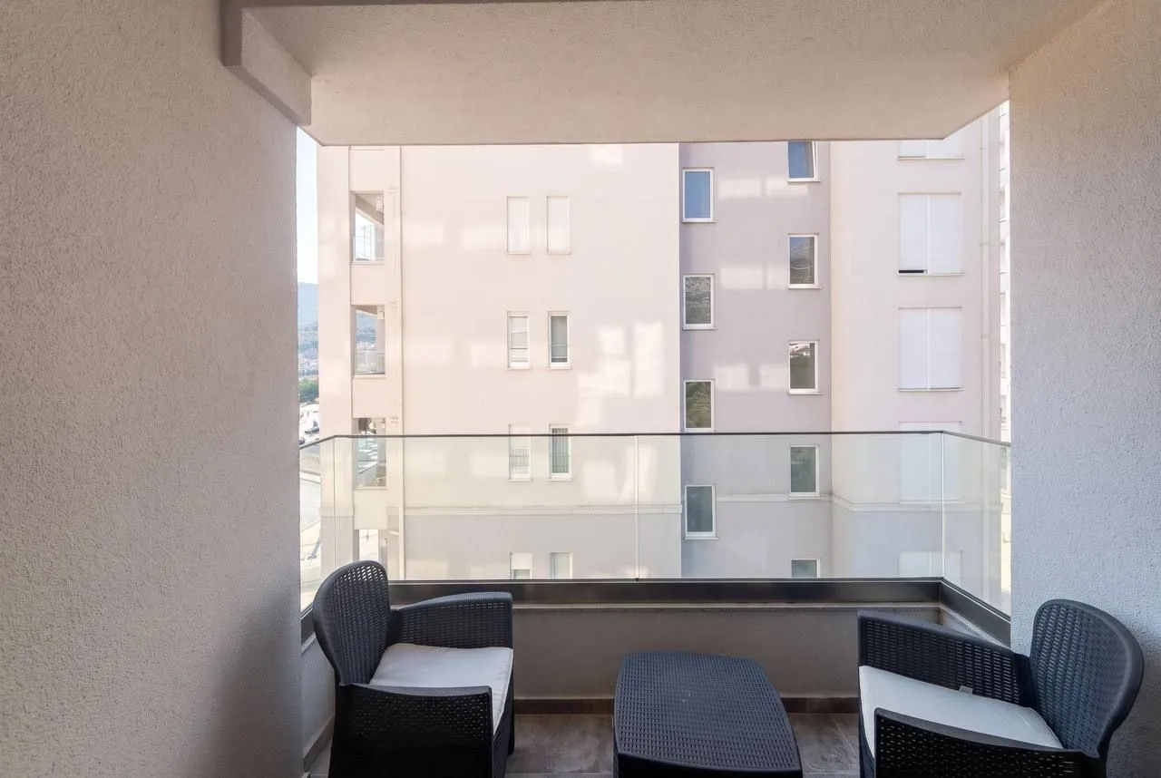 Rent, one bedroom apartment, 47m², Centar, Budva