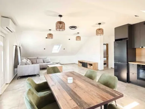 Rent, two bedroom apartment, 80m², Tivat, Crna Gora - image 6