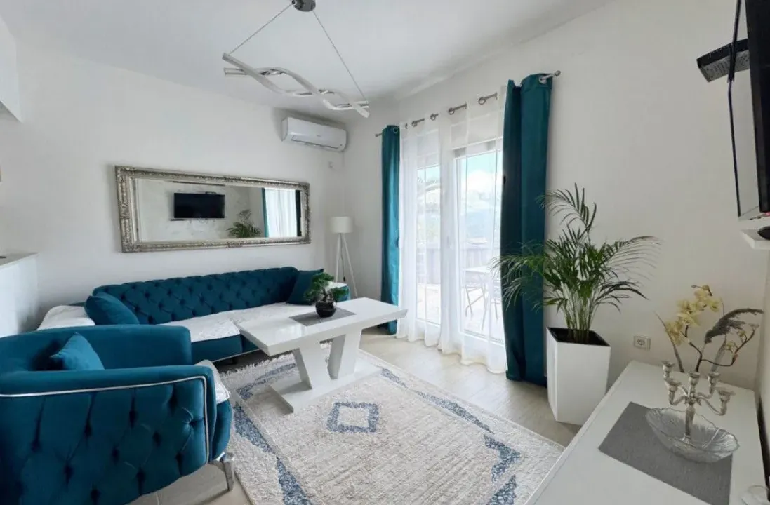 Izdavanje, dvosoban stan, 70m², Bečići, Budva