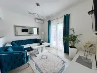 Izdavanje, dvosoban stan, 70m², Bečići, Budva - image 1