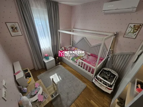 Children's bedroom with a bed, toys, and an air conditioner. - image 9