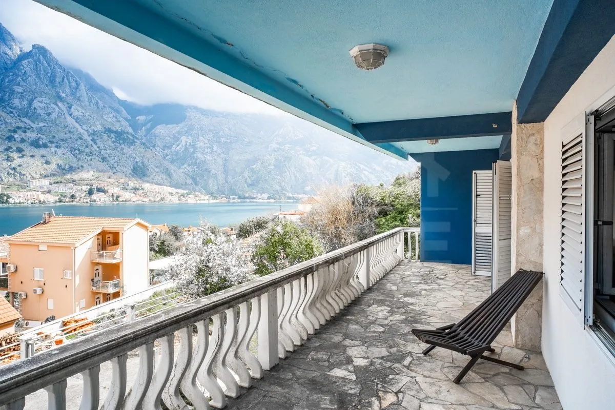 Izdavanje, trosoban stan, 84m², Stari Grad Kotor, Kotor