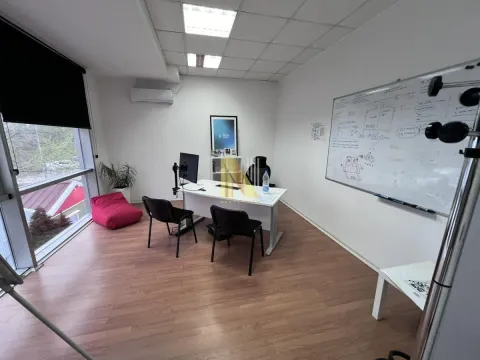 Izdavanje, poslovni prostor, 400m², Novo naselje, Novi Sad - image 4