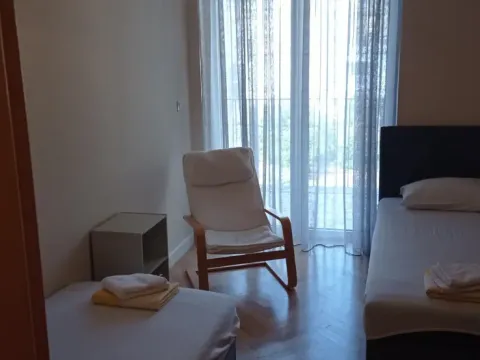 Izdavanje, dvosoban stan, 81m², Dobrota, Kotor - image 14