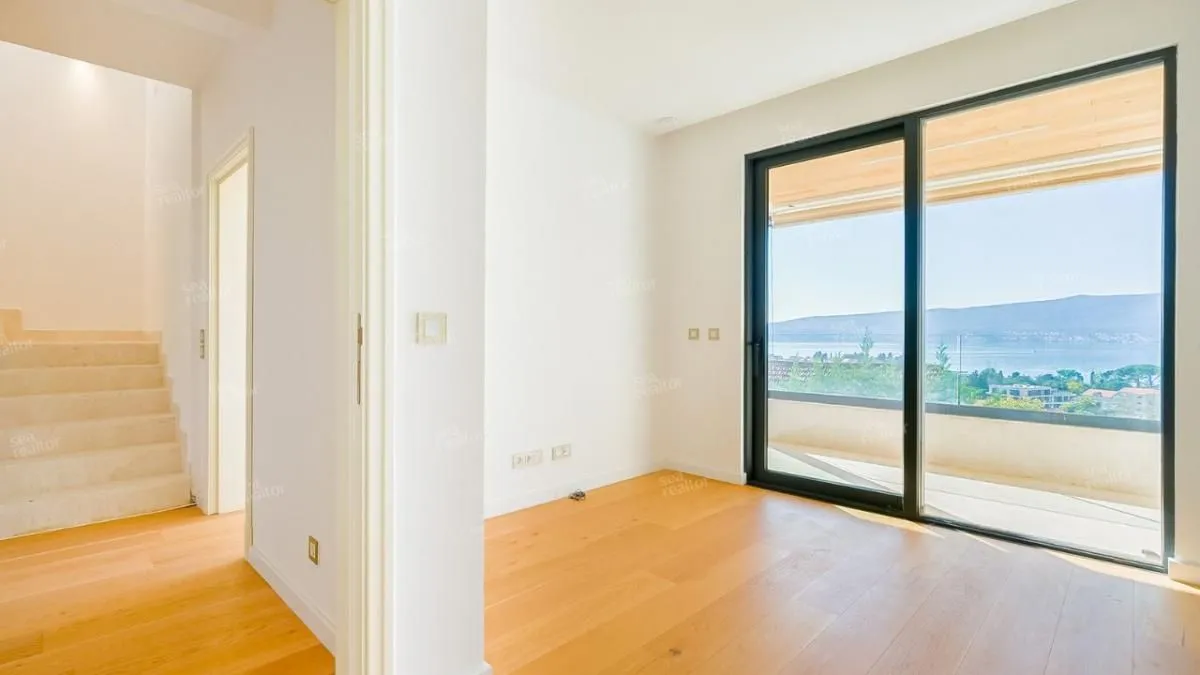 Prodaja, dvosoban stan, 100m², Tivat, Crna Gora