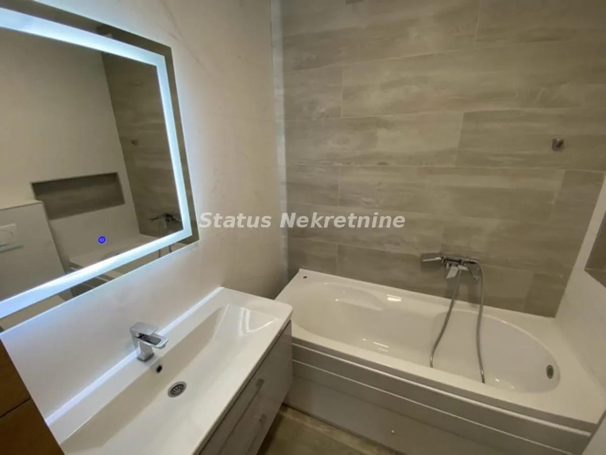 Prodaja, četvorosoban stan, 116m², Petrovaradin, Novi Sad